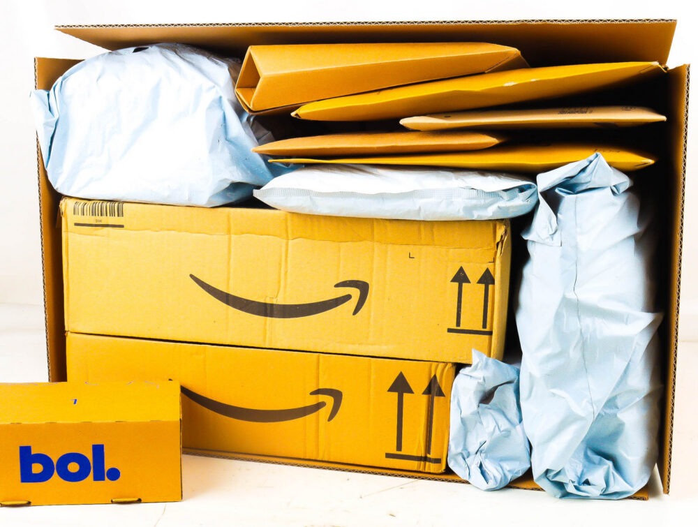 XL Doos met Ongeopende Postpakketten