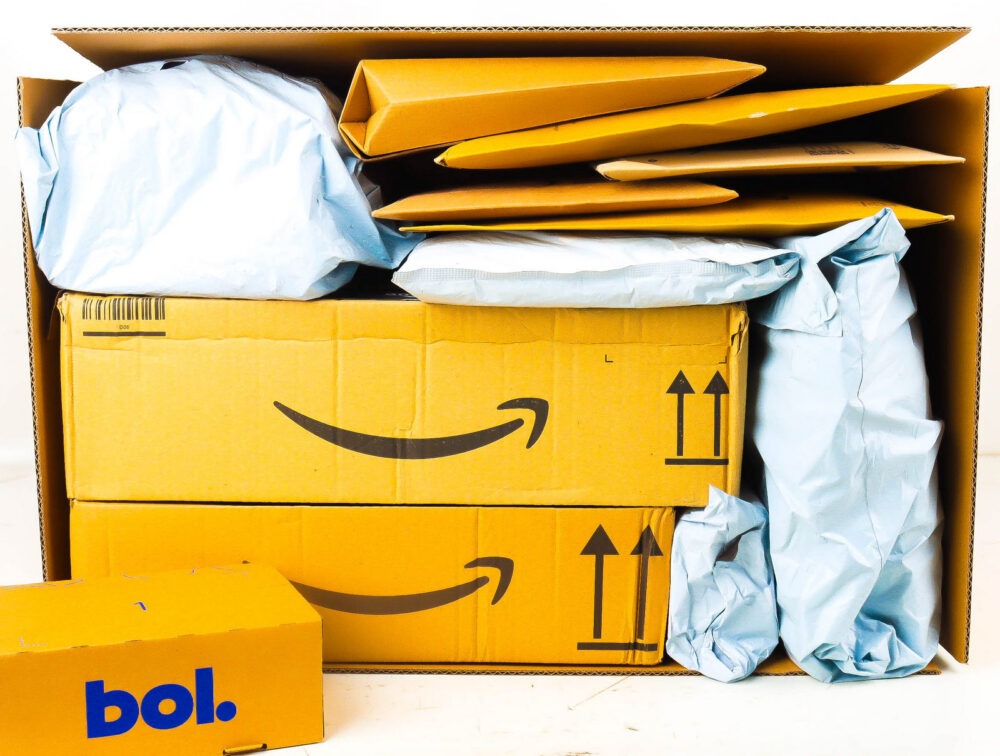 XL Doos met Ongeopende Postpakketten