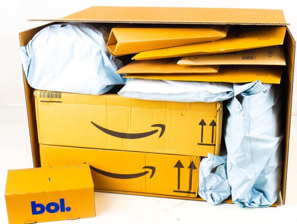 XL Doos met Ongeopende Postpakketten