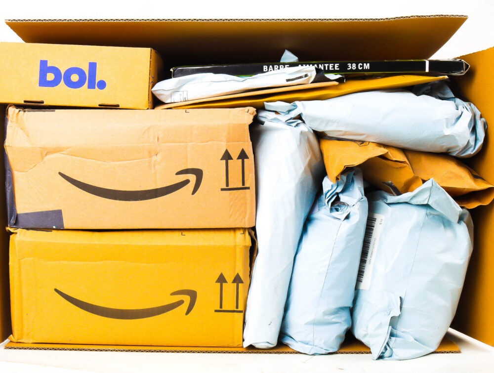 XL Doos met Ongeopende Postpakketten