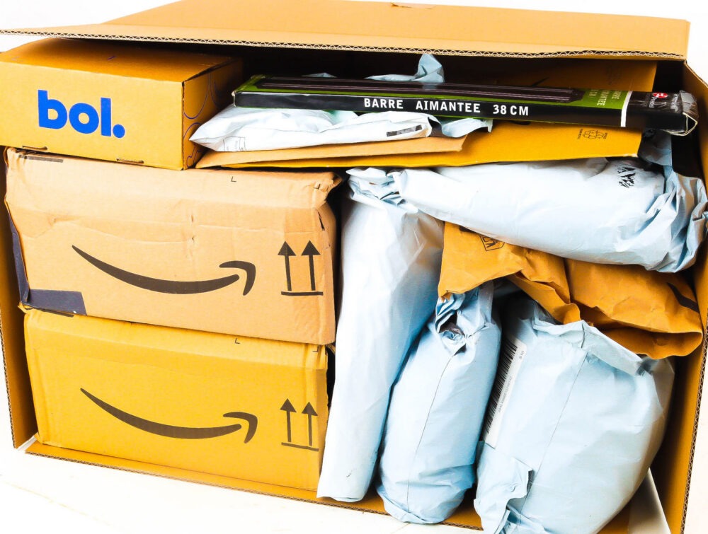 XL Doos met Ongeopende Postpakketten