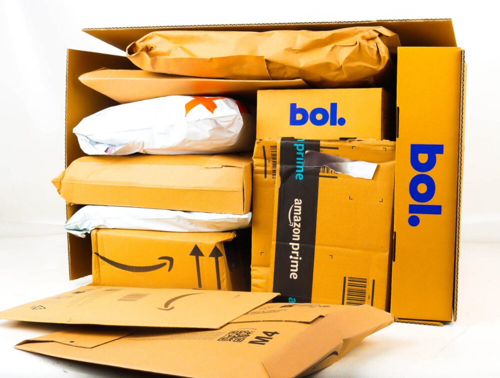 XL Doos met Ongeopende Postpakketten