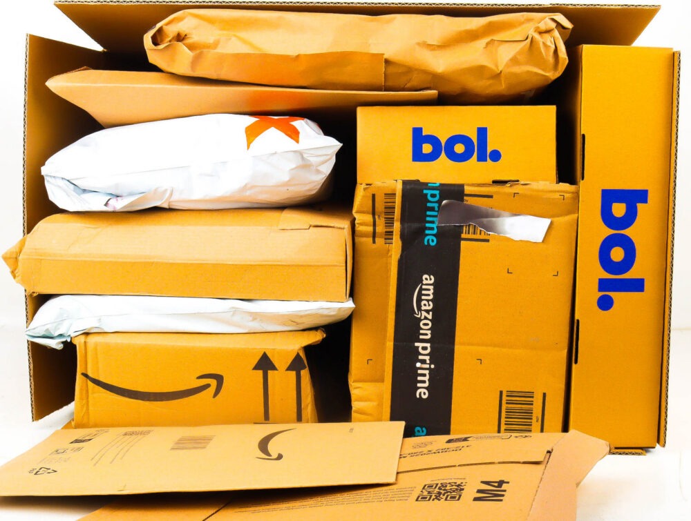 XL Doos met Ongeopende Postpakketten