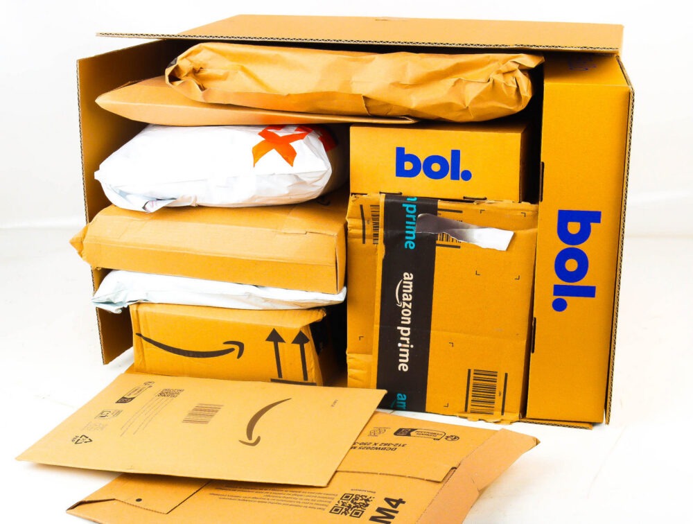 XL Doos met Ongeopende Postpakketten