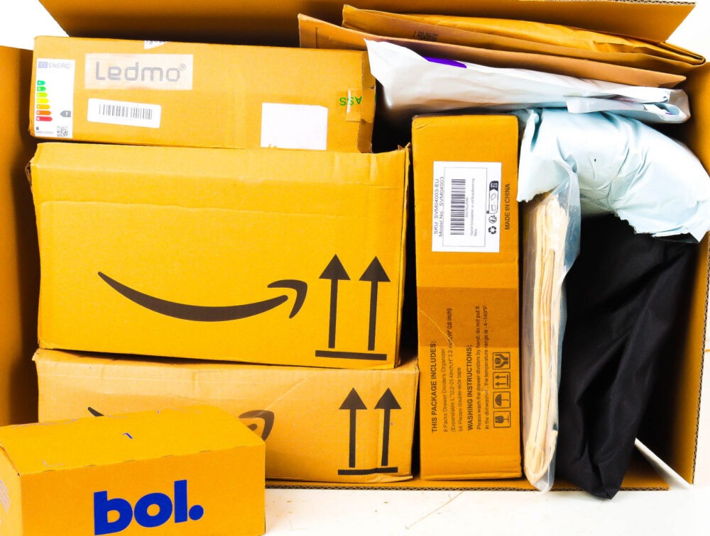 XL Doos met Ongeopende Postpakketten