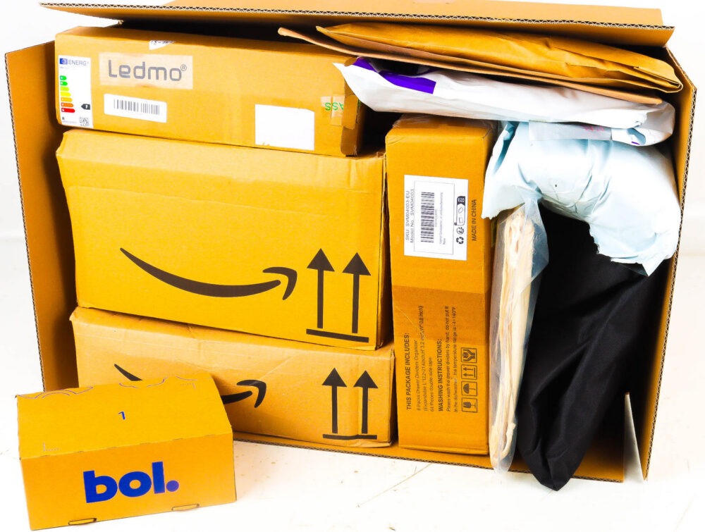 XL Doos met Ongeopende Postpakketten