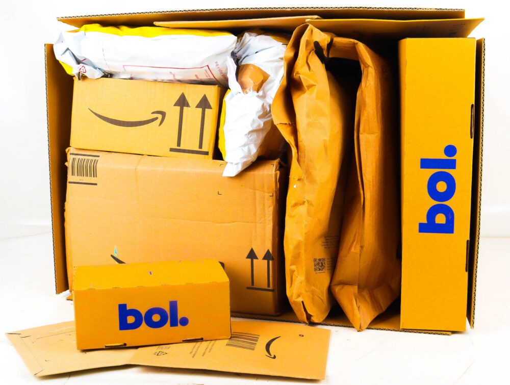 XL Doos met Ongeopende Postpakketten