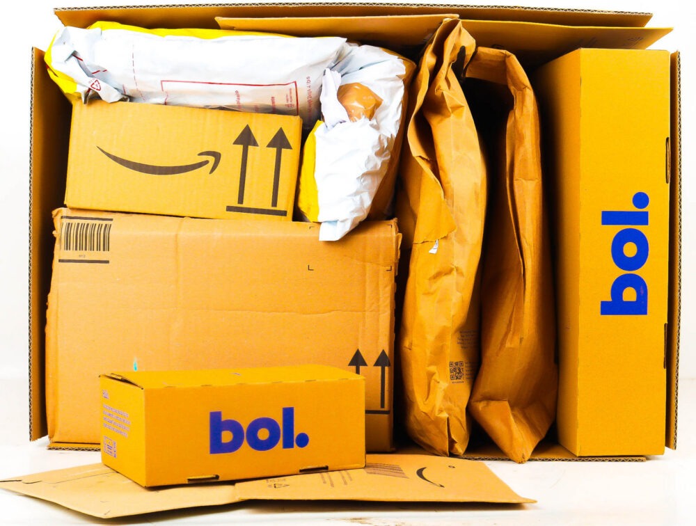 XL Doos met Ongeopende Postpakketten