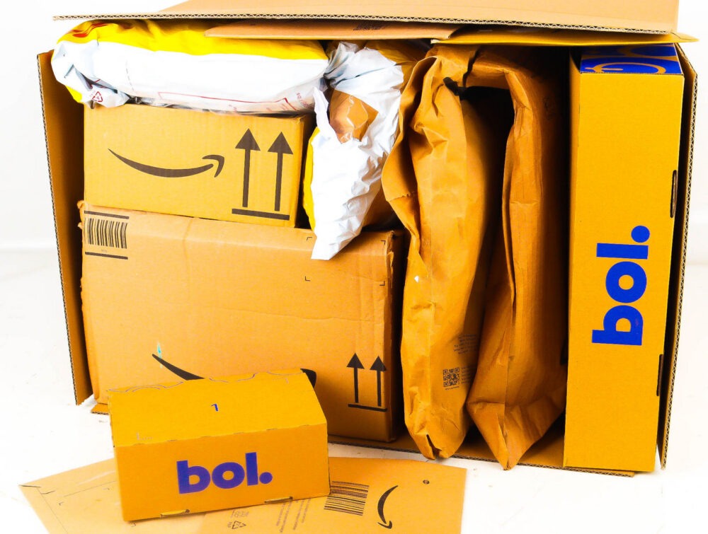 XL Doos met Ongeopende Postpakketten