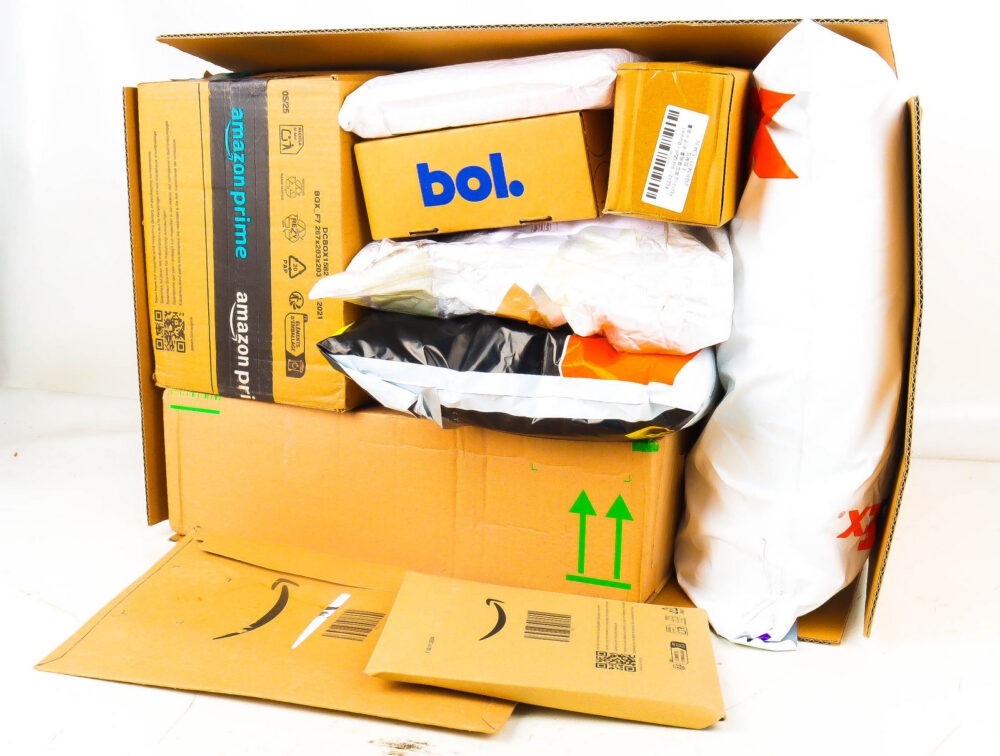 XL Doos met Ongeopende Postpakketten