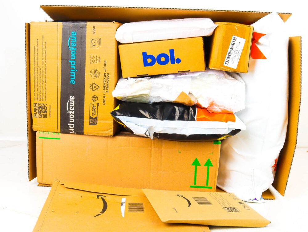 XL Doos met Ongeopende Postpakketten