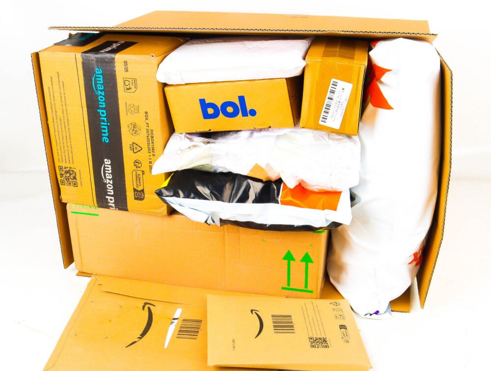 XL Doos met Ongeopende Postpakketten