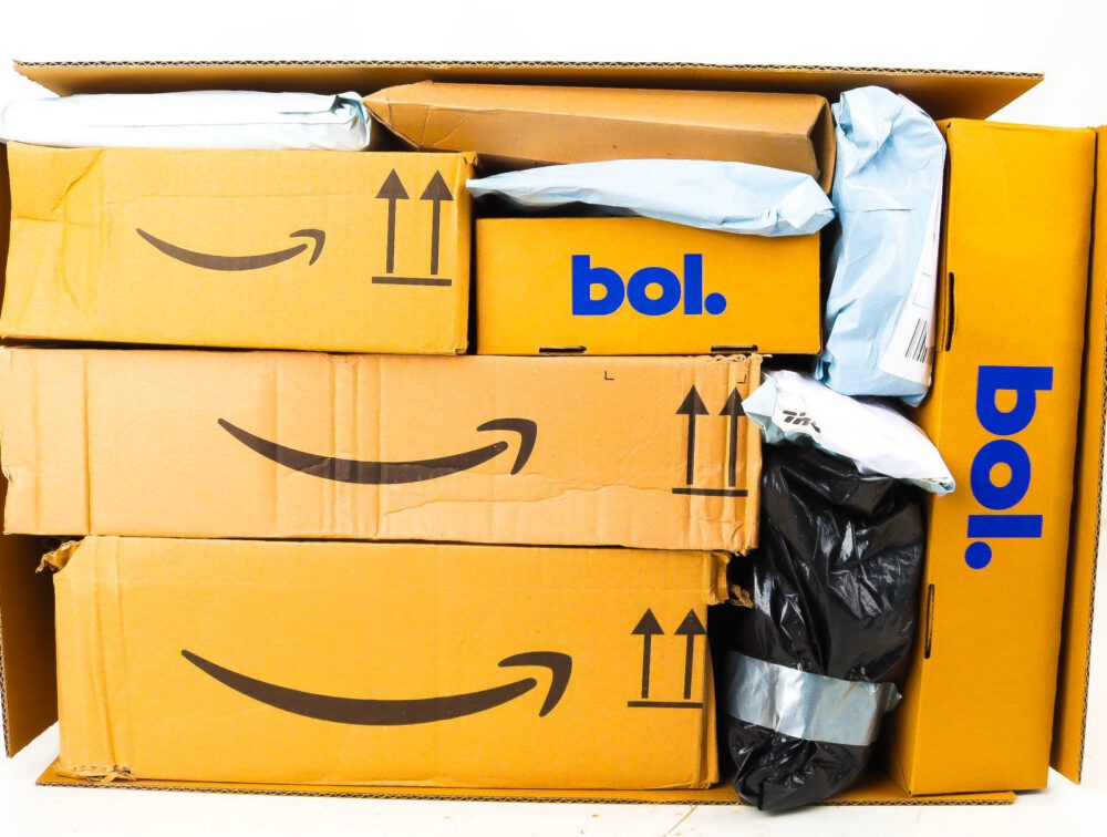 XL Doos met Ongeopende Postpakketten