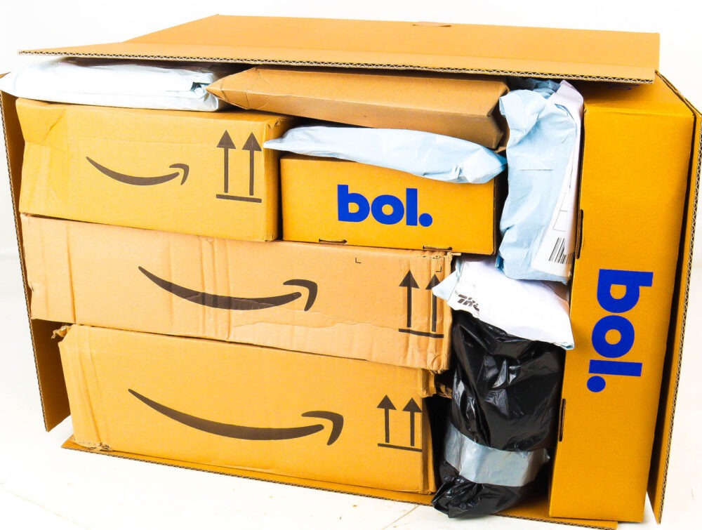 XL Doos met Ongeopende Postpakketten