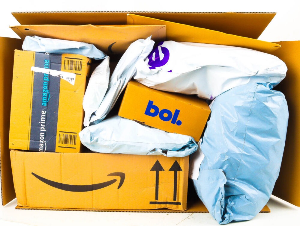 XL Doos met Ongeopende Postpakketten