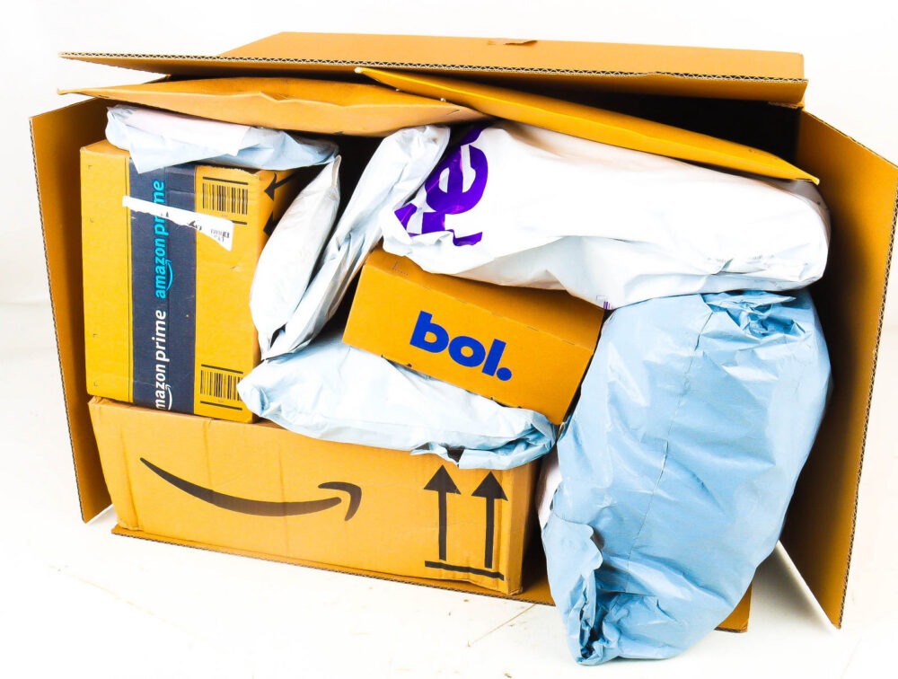 XL Doos met Ongeopende Postpakketten