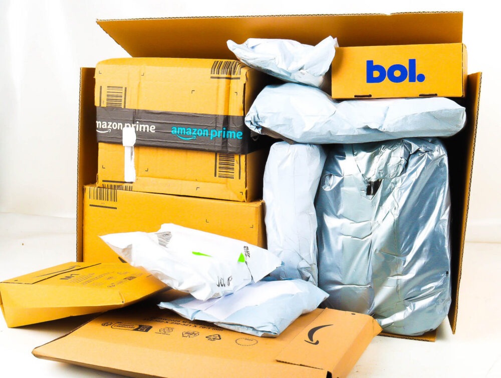 XL Doos met Ongeopende Postpakketten