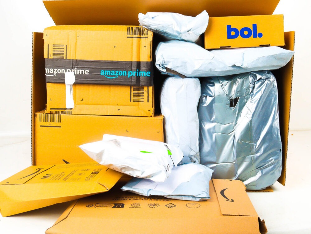 XL Doos met Ongeopende Postpakketten