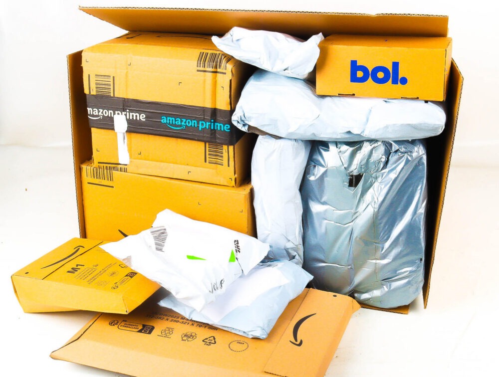 XL Doos met Ongeopende Postpakketten