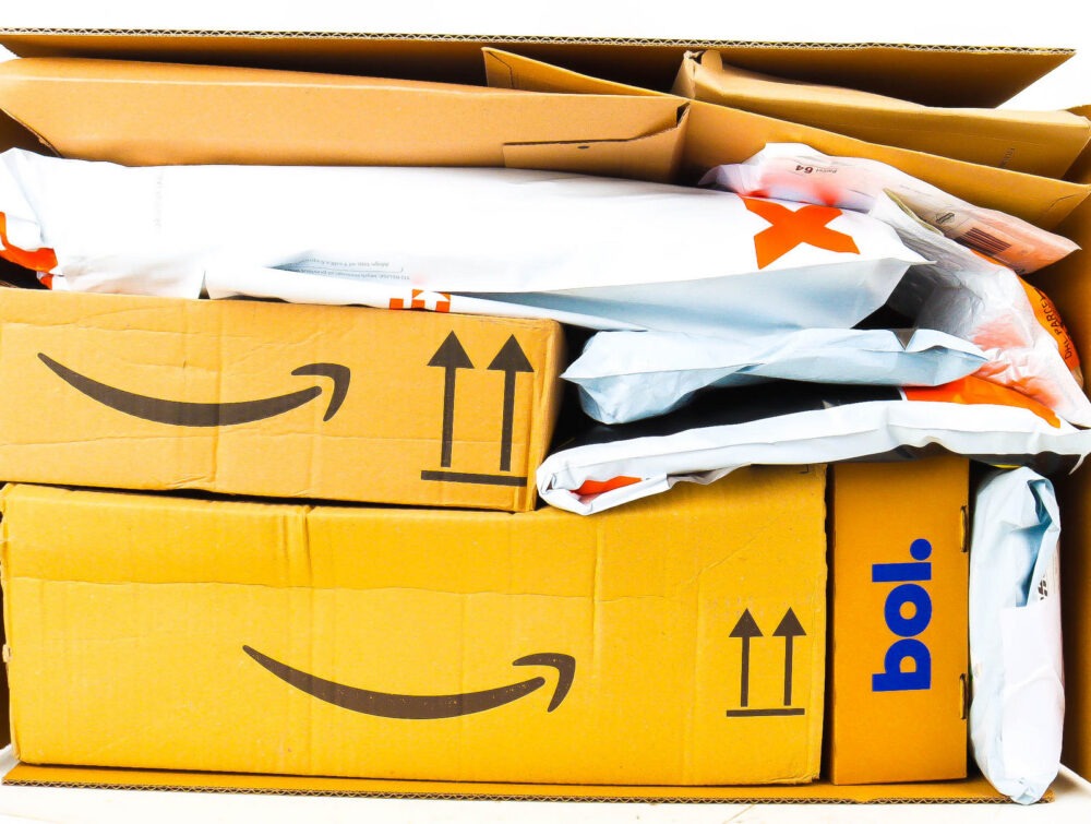 XL Doos met Ongeopende Postpakketten