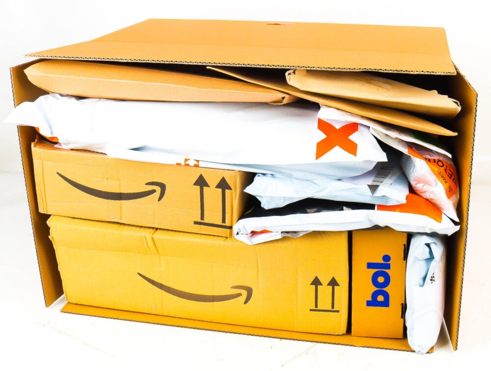 XL Doos met Ongeopende Postpakketten