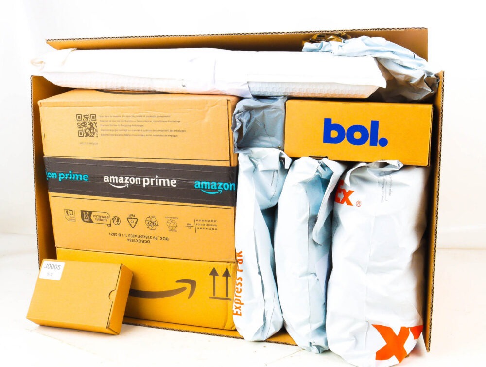 XL Doos met Ongeopende Postpakketten