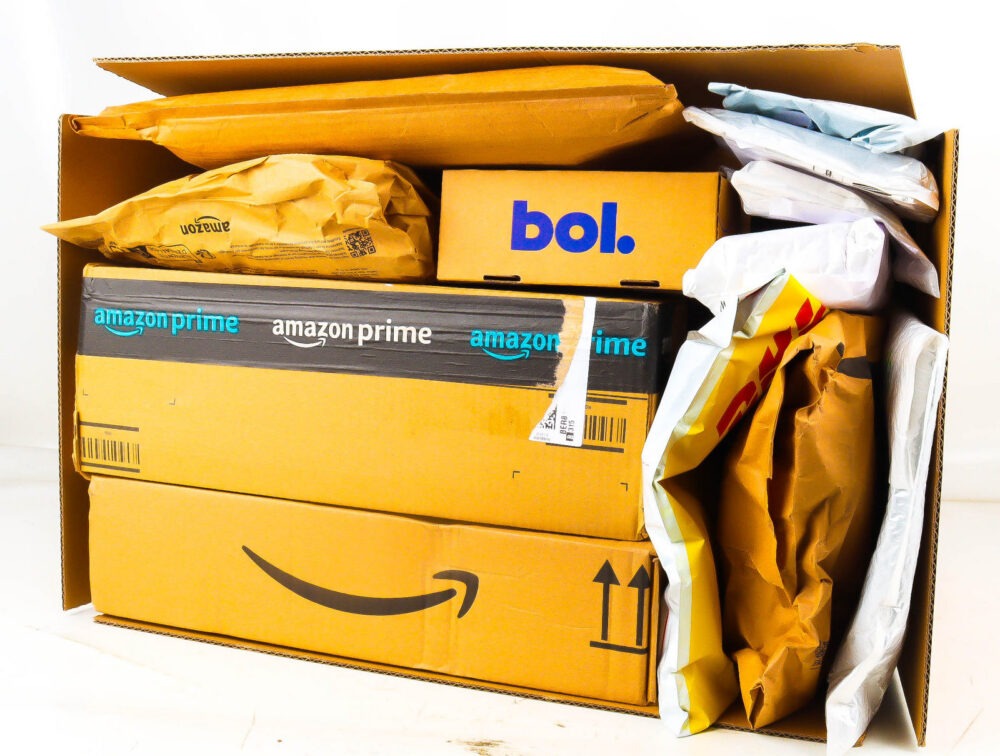 XL Doos met Ongeopende Postpakketten