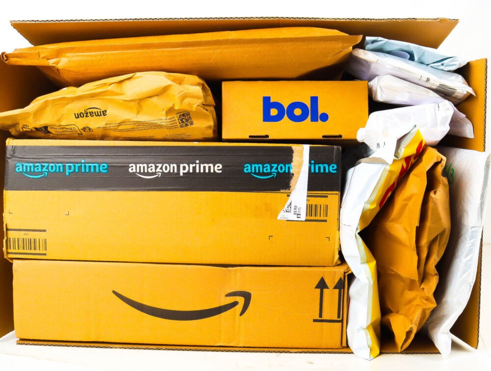 XL Doos met Ongeopende Postpakketten