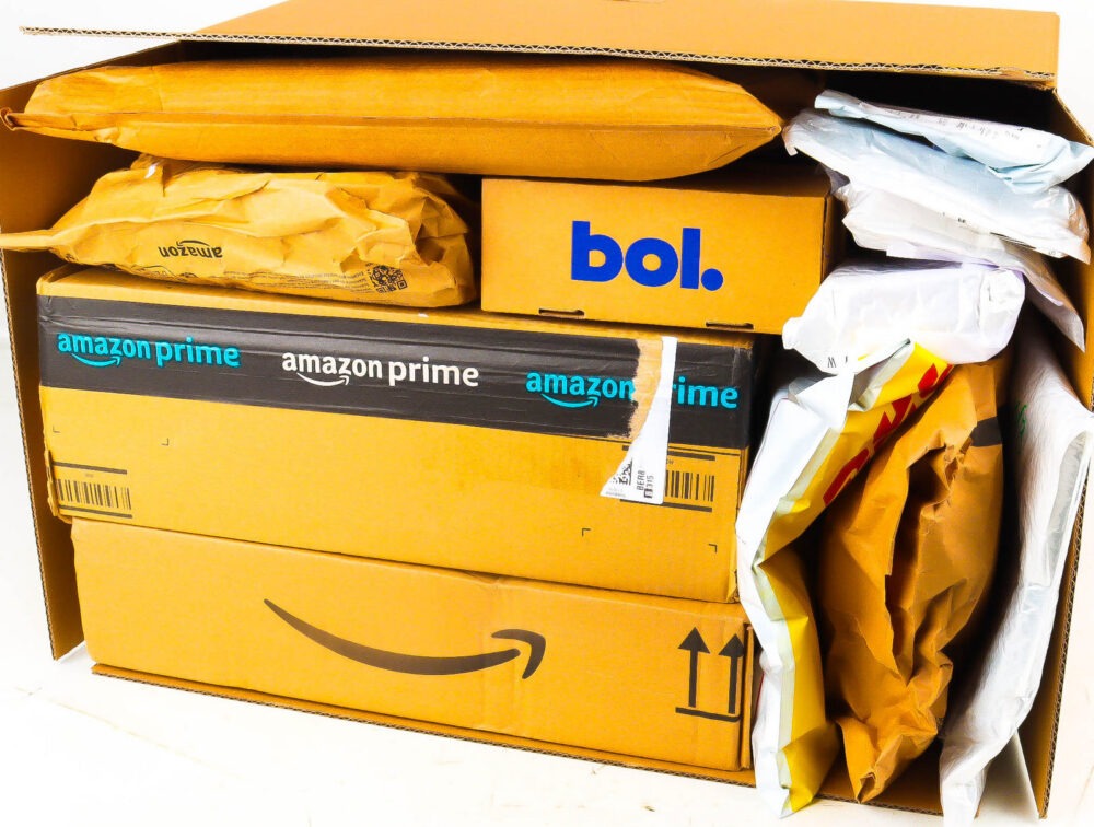 XL Doos met Ongeopende Postpakketten