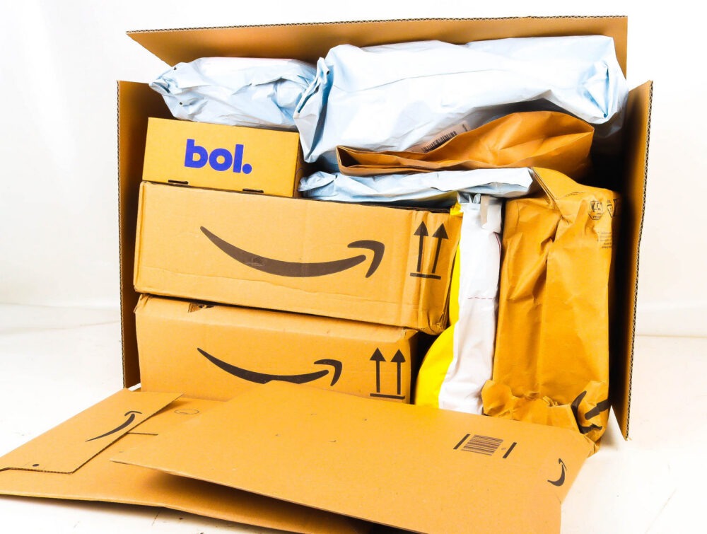 XL Doos met Ongeopende Postpakketten
