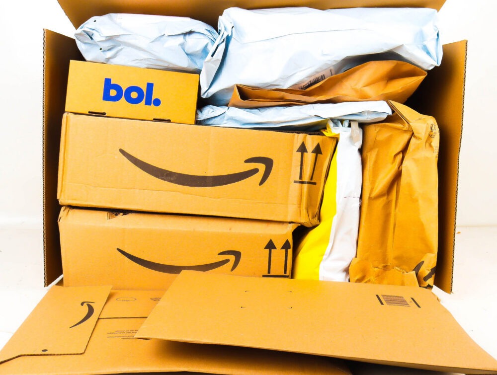 XL Doos met Ongeopende Postpakketten