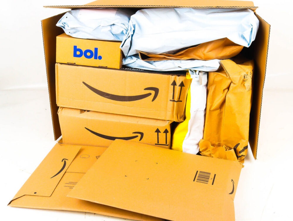 XL Doos met Ongeopende Postpakketten