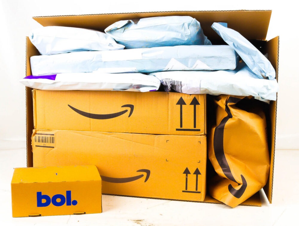 XL Doos met Ongeopende Postpakketten