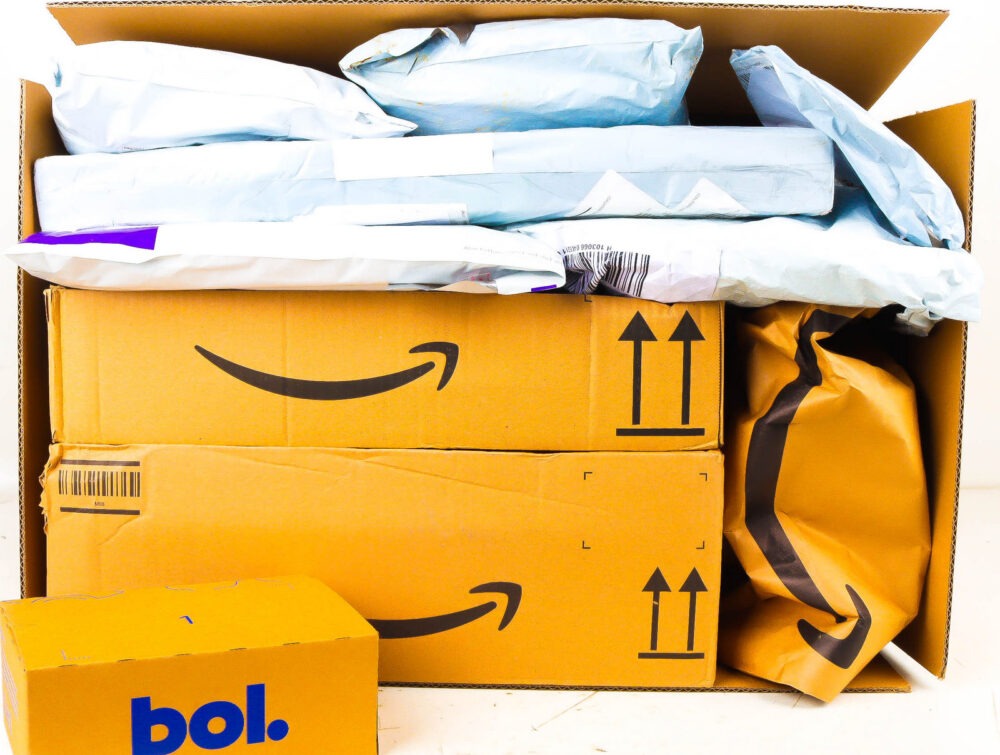 XL Doos met Ongeopende Postpakketten