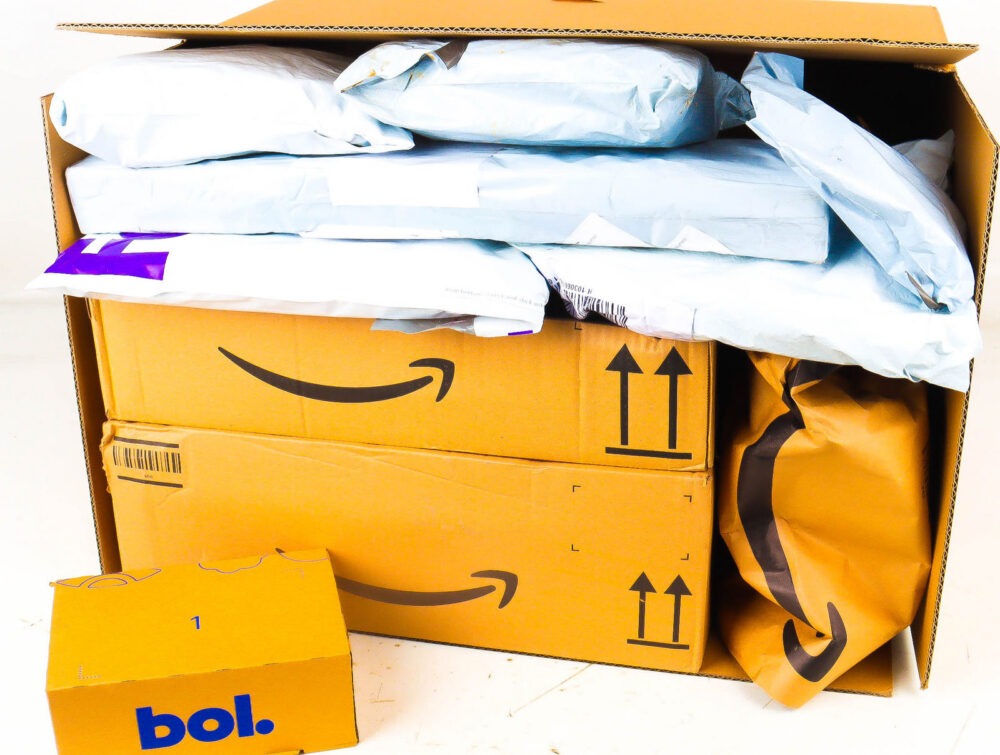 XL Doos met Ongeopende Postpakketten