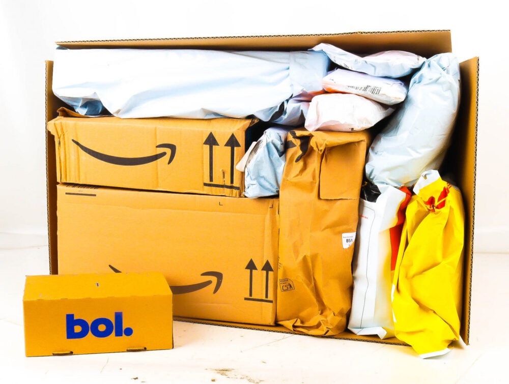 XL Doos met Ongeopende Postpakketten