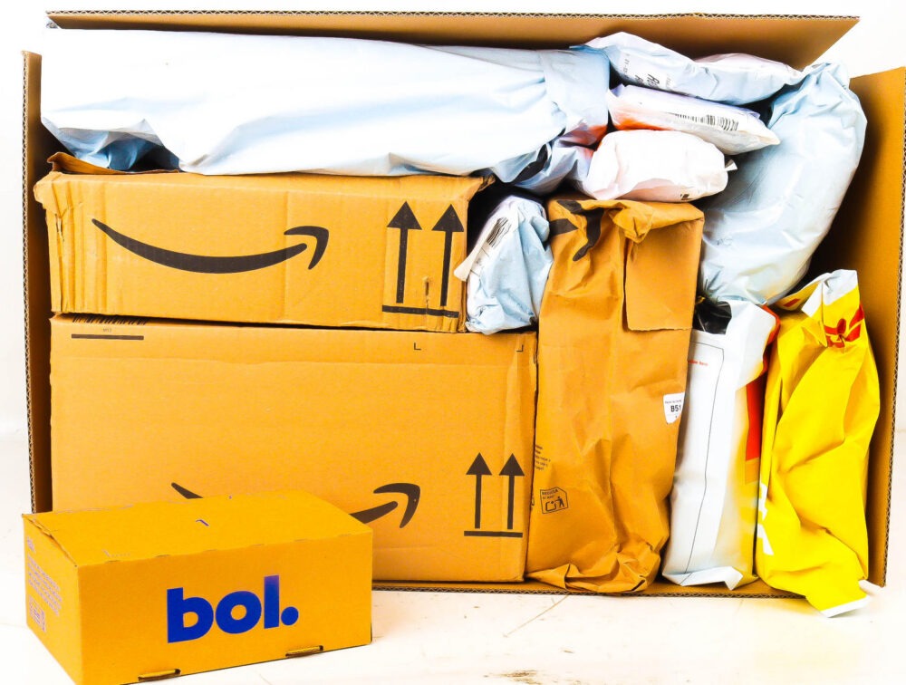 XL Doos met Ongeopende Postpakketten