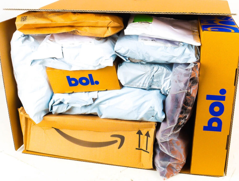XL Doos met Ongeopende Postpakketten