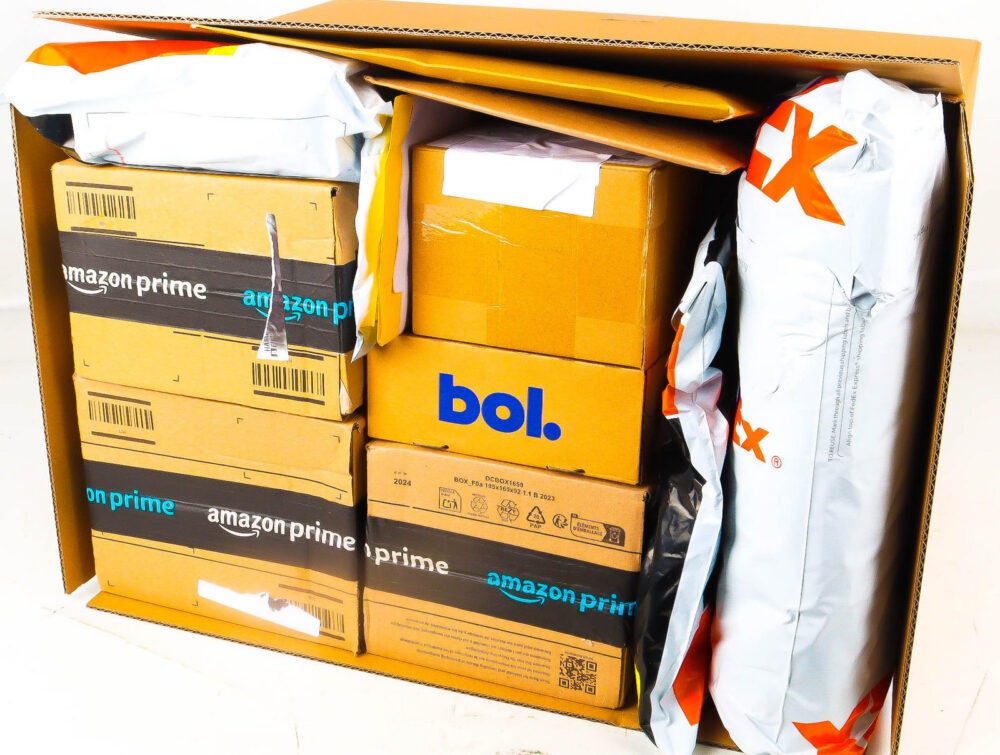 XL Doos met Ongeopende Postpakketten