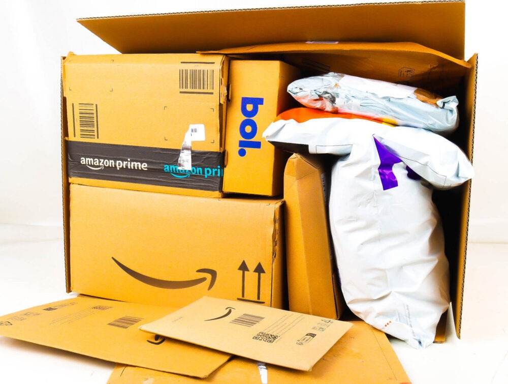 XL Doos met Ongeopende Postpakketten