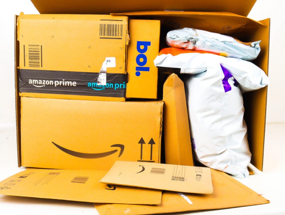 XL Doos met Ongeopende Postpakketten