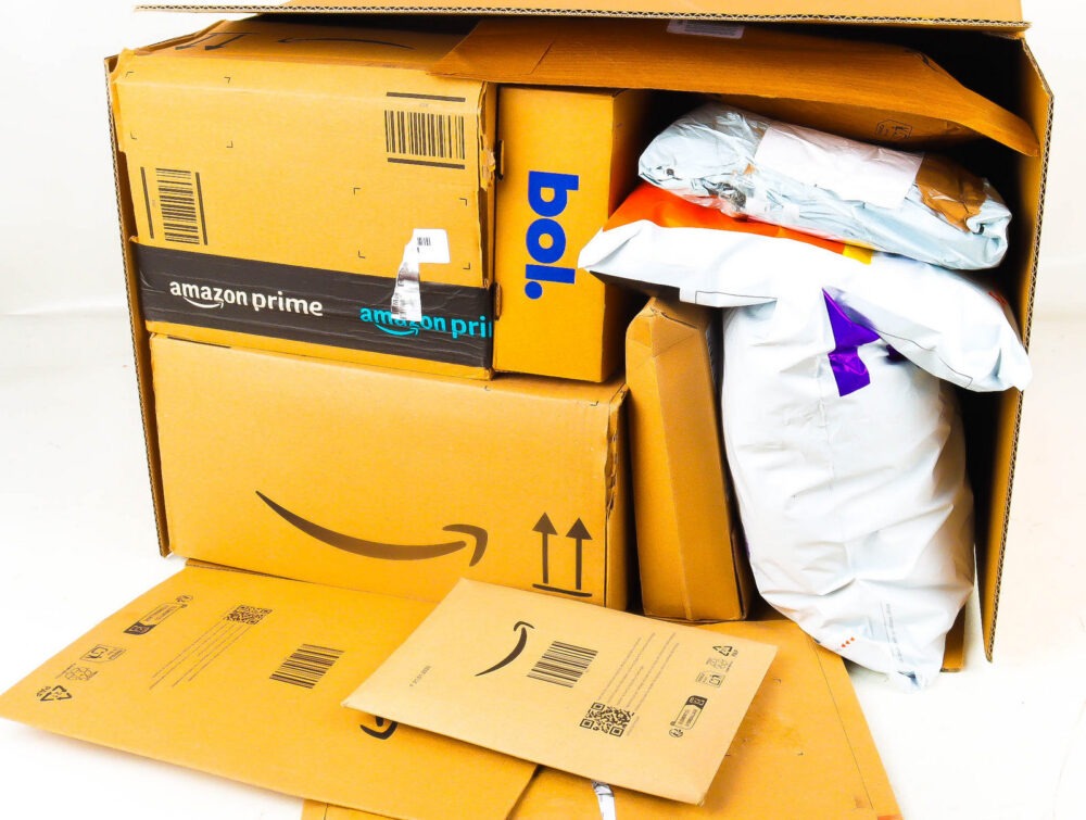 XL Doos met Ongeopende Postpakketten