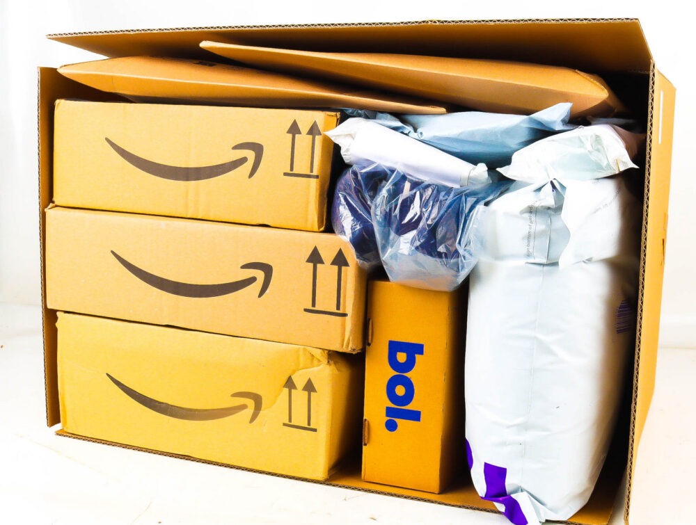 XL Doos met Ongeopende Postpakketten