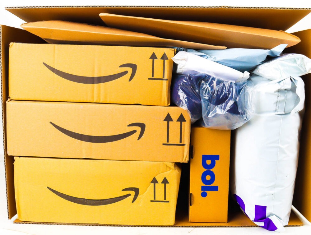 XL Doos met Ongeopende Postpakketten