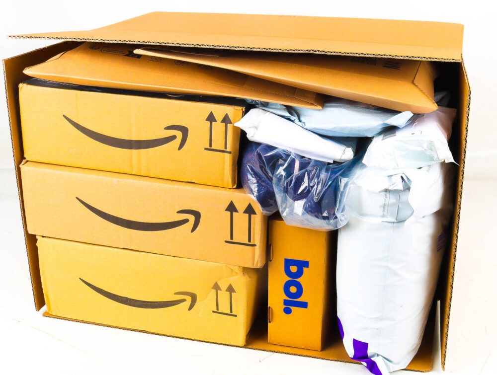 XL Doos met Ongeopende Postpakketten