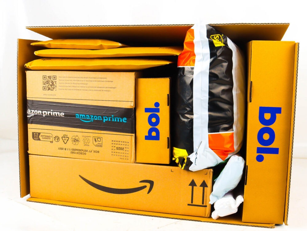XL Doos met Ongeopende Postpakketten