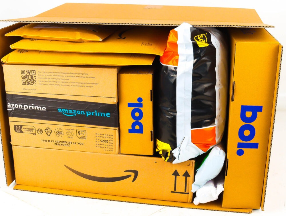 XL Doos met Ongeopende Postpakketten