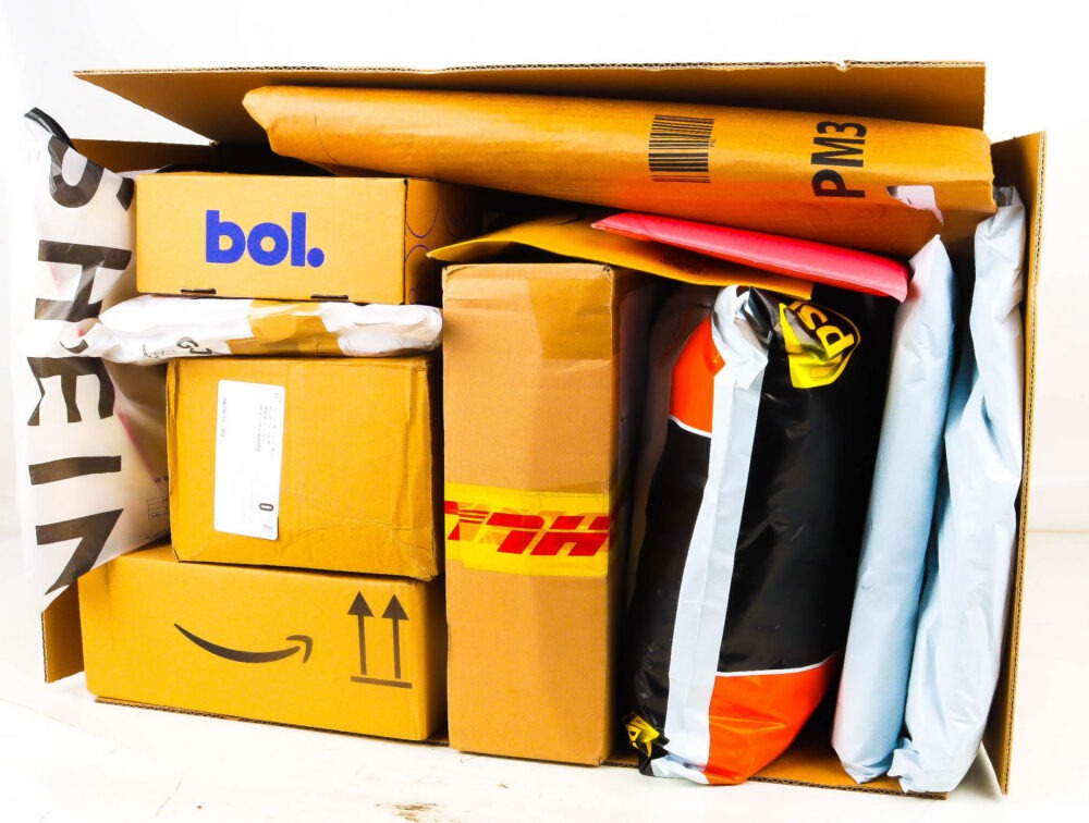 XL Doos met Ongeopende Postpakketten