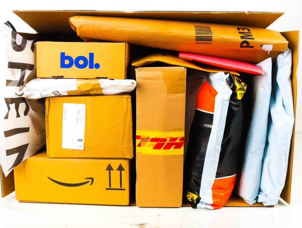 XL Doos met Ongeopende Postpakketten