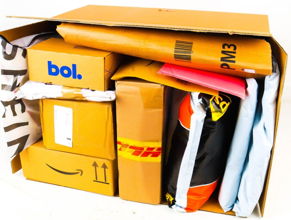 XL Doos met Ongeopende Postpakketten